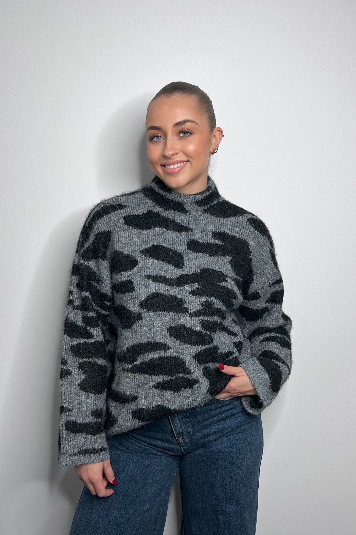 cream pull noir et gris a motif ELMAS 10614246 cream pull noir et gris a motif ELMAS 10614246