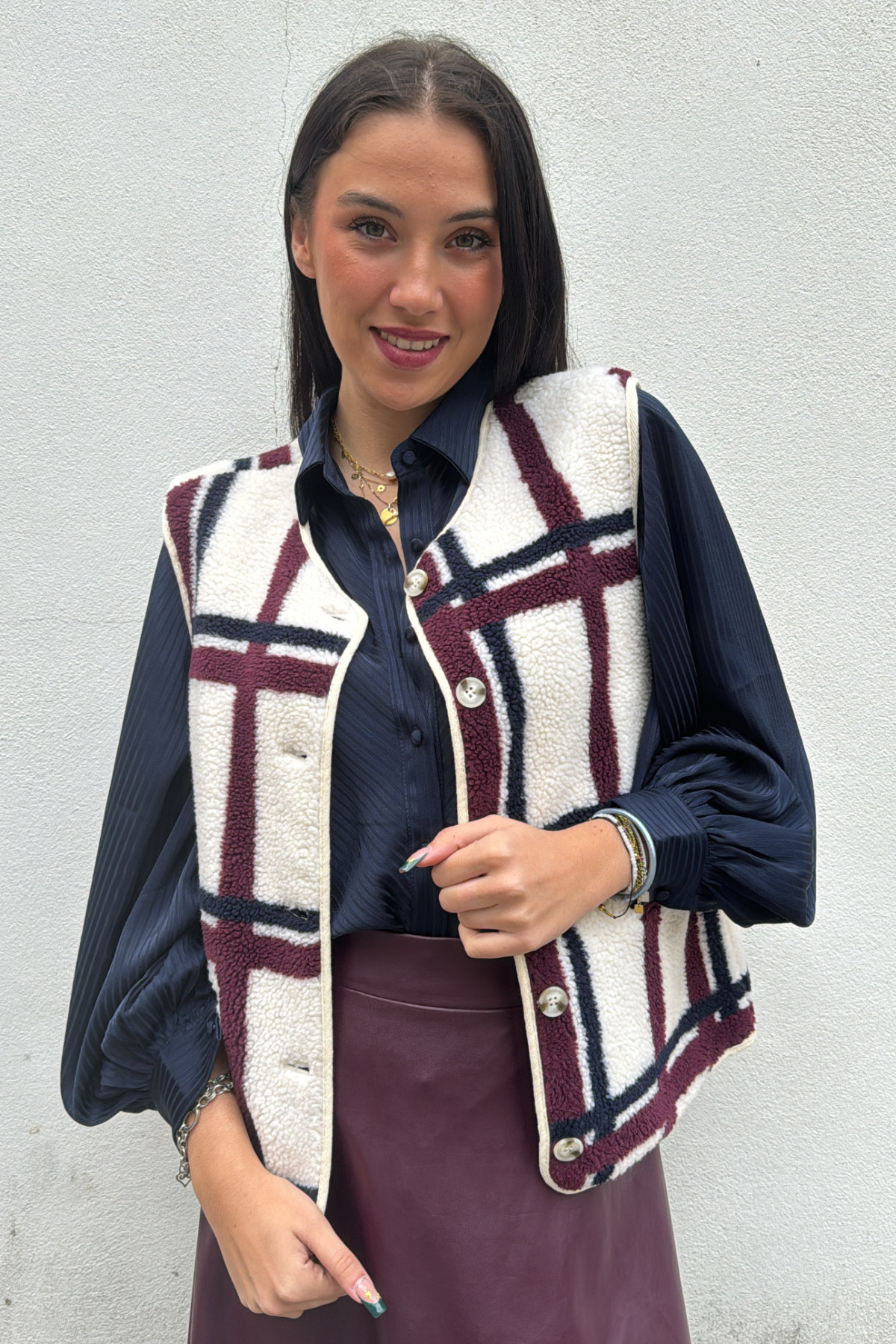 Gilet ichi 2250 Ganila sans manches blanc avec des rayures violettes 