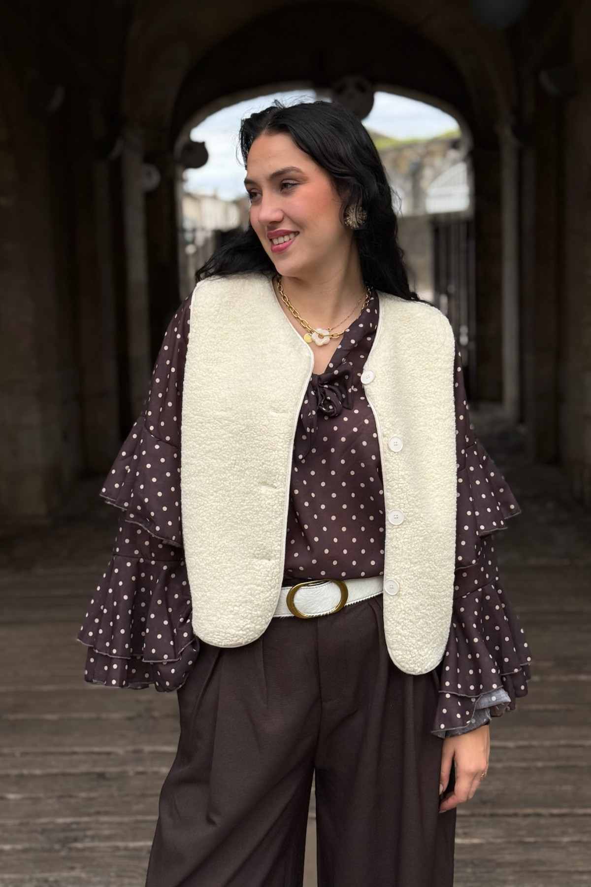 gilet sans manche écru coupe droite a boutons 384 gilet sans manche écru coupe droite a boutons 384