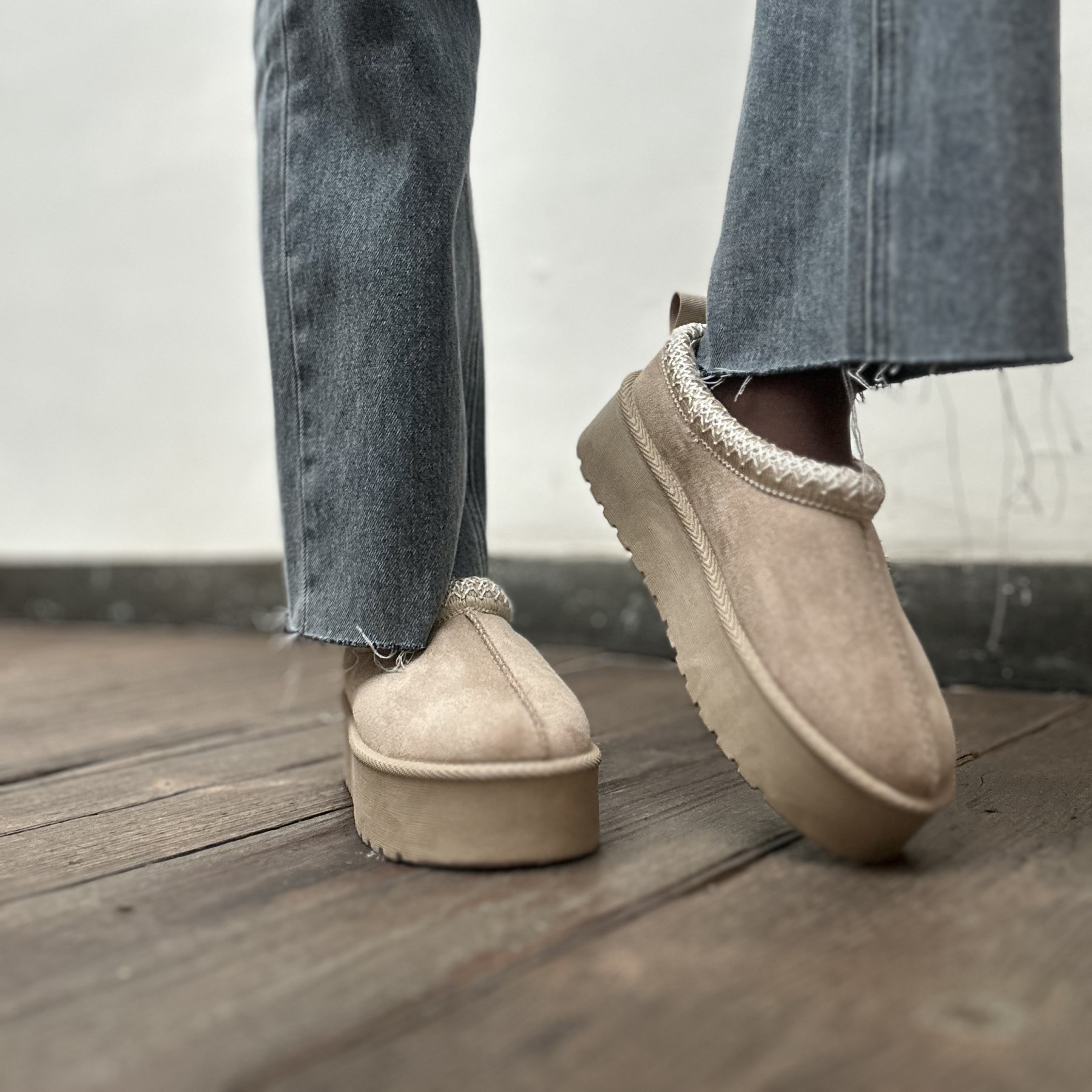 Mules imitation UGG taupe à plateforme GG-01