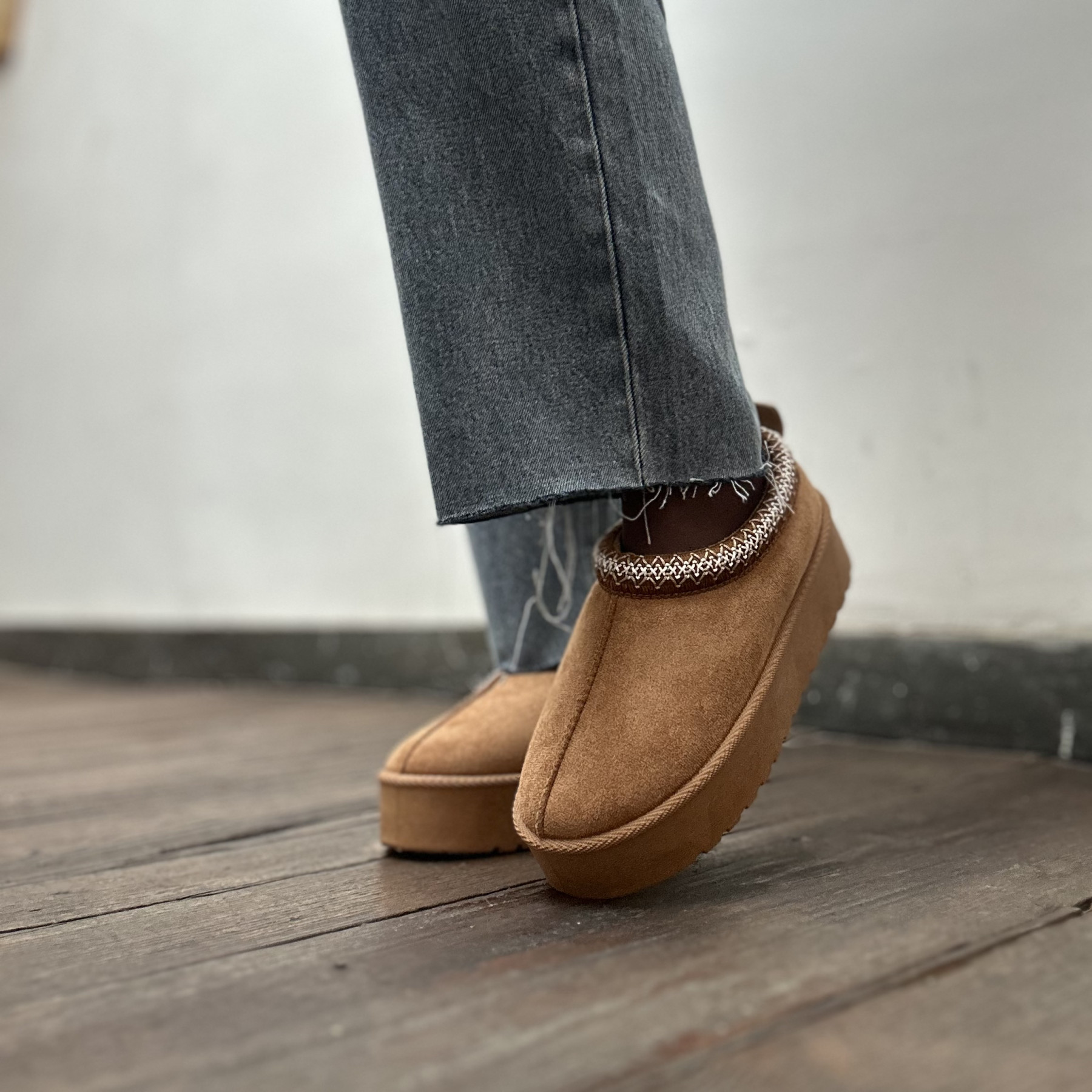 Mules imitation UGG Camel à plateforme GG-01