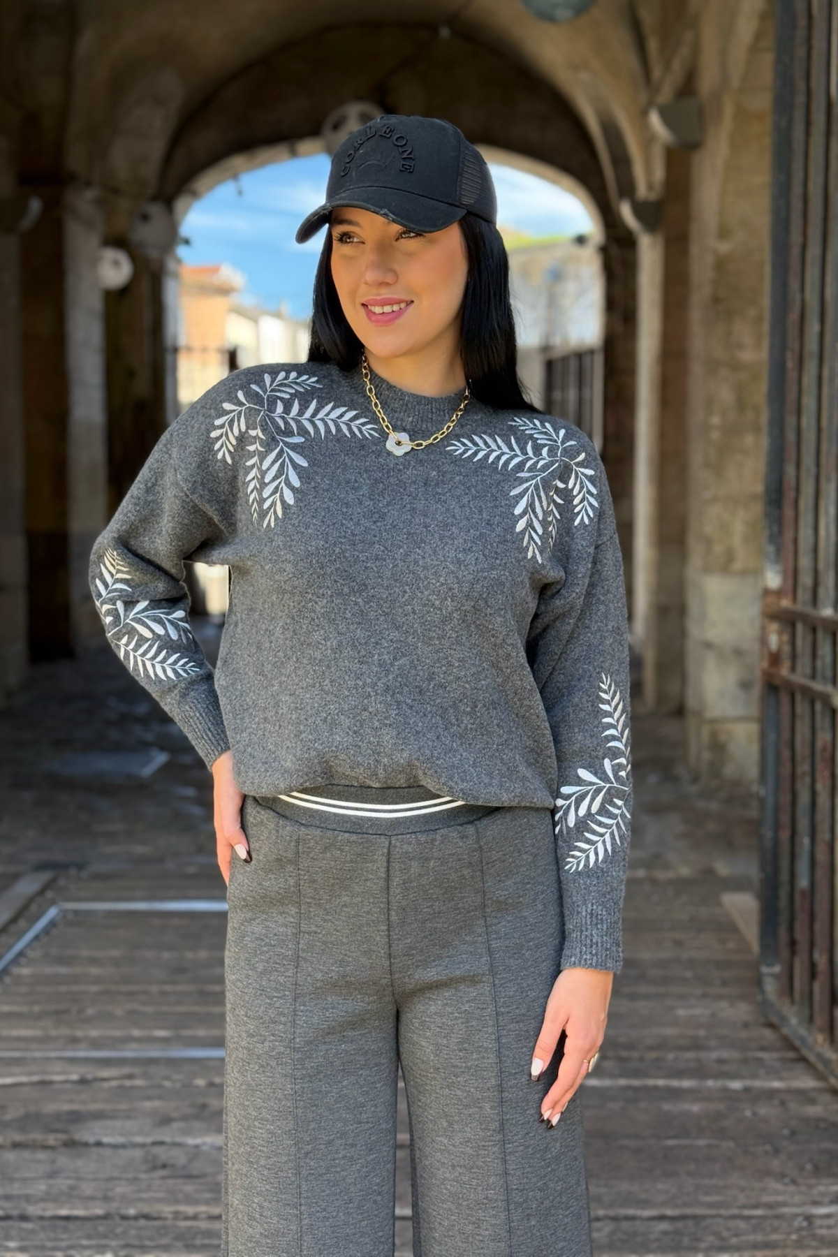 pull b young girl avec broderie blanches MAGGE 8186 pull b young girl avec broderie blanches MAGGE 8186