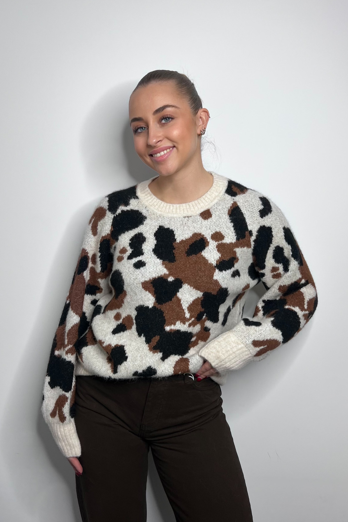 pull b young motif vache omea 20818177 pull b young motif vache omea 20818177