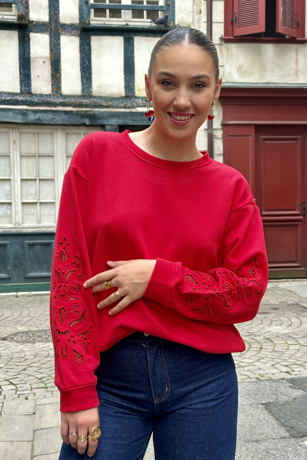 Pull rouge CREAM en coton à manches longues brodées ajourées coupe ample et col rond Pull rouge CREAM en coton à manches longues brodées ajourées coupe ample et col rond